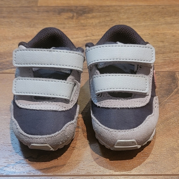 Toddler Nike Valiant Size 2C - Picture 2 of 4